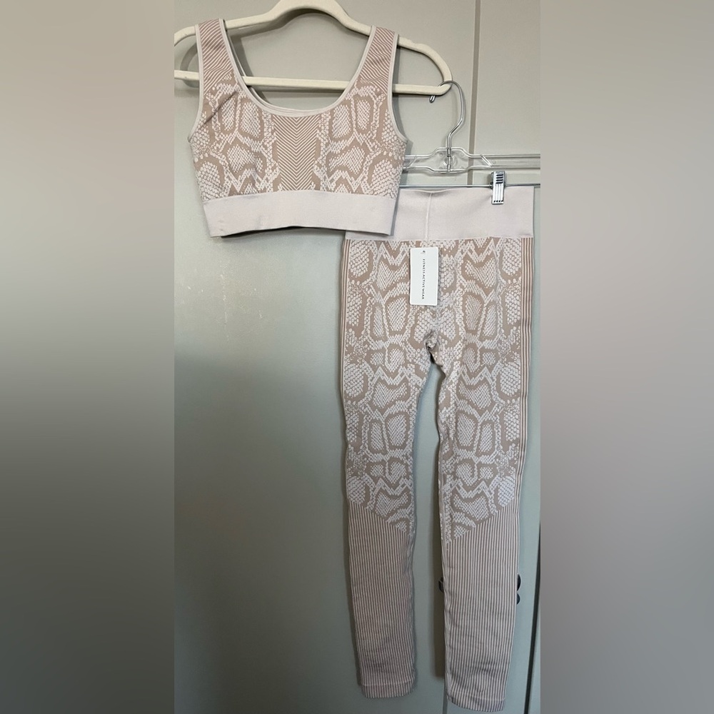 💙2 piece Yoga Set- Khaki seamless snakeskin high waist stretchy fabric